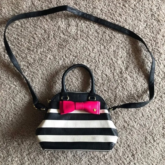 Betsey Johnson purse. Lightly used - Picture 1 of 2